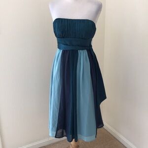 Max & Cleo SZ 6, emerald green multi pleated bust strapless padded dress.